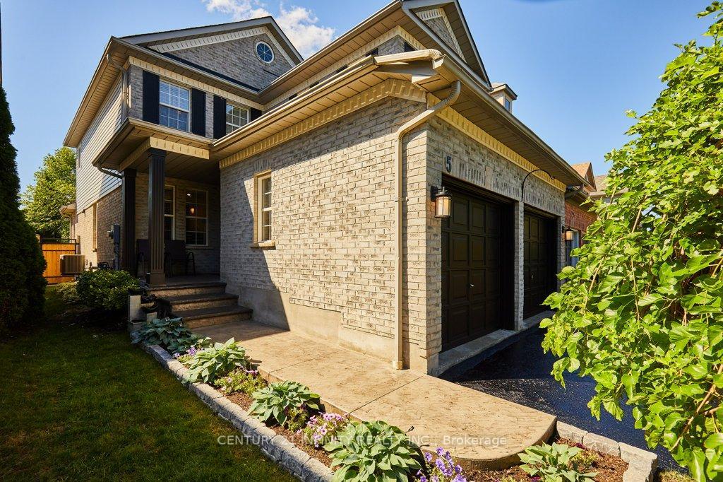 Property Photo:  5 Blacksmith Lane  ON L1P 1N2 