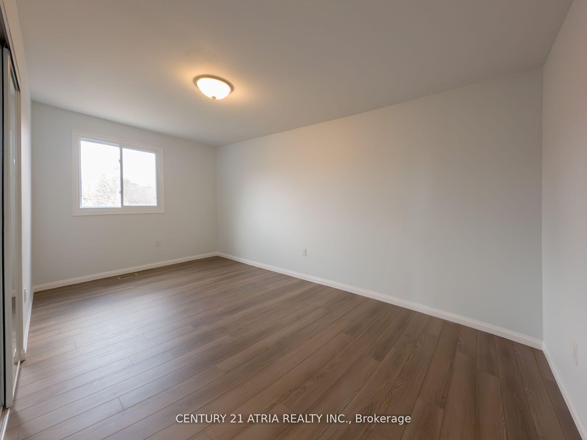 Photo de la propriété:  96 Invergordon Avenue E  ON M1S 2Z2 