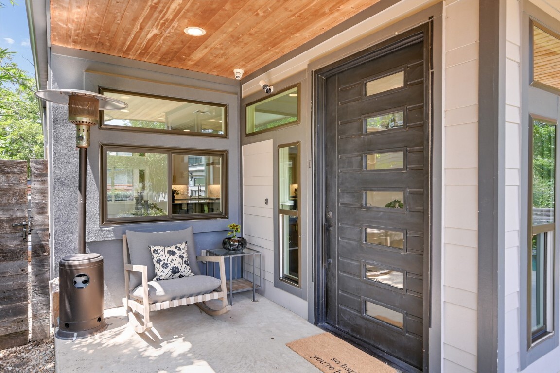 Property Photo: 1904 Sl Davis Avenue 1 TX 78702