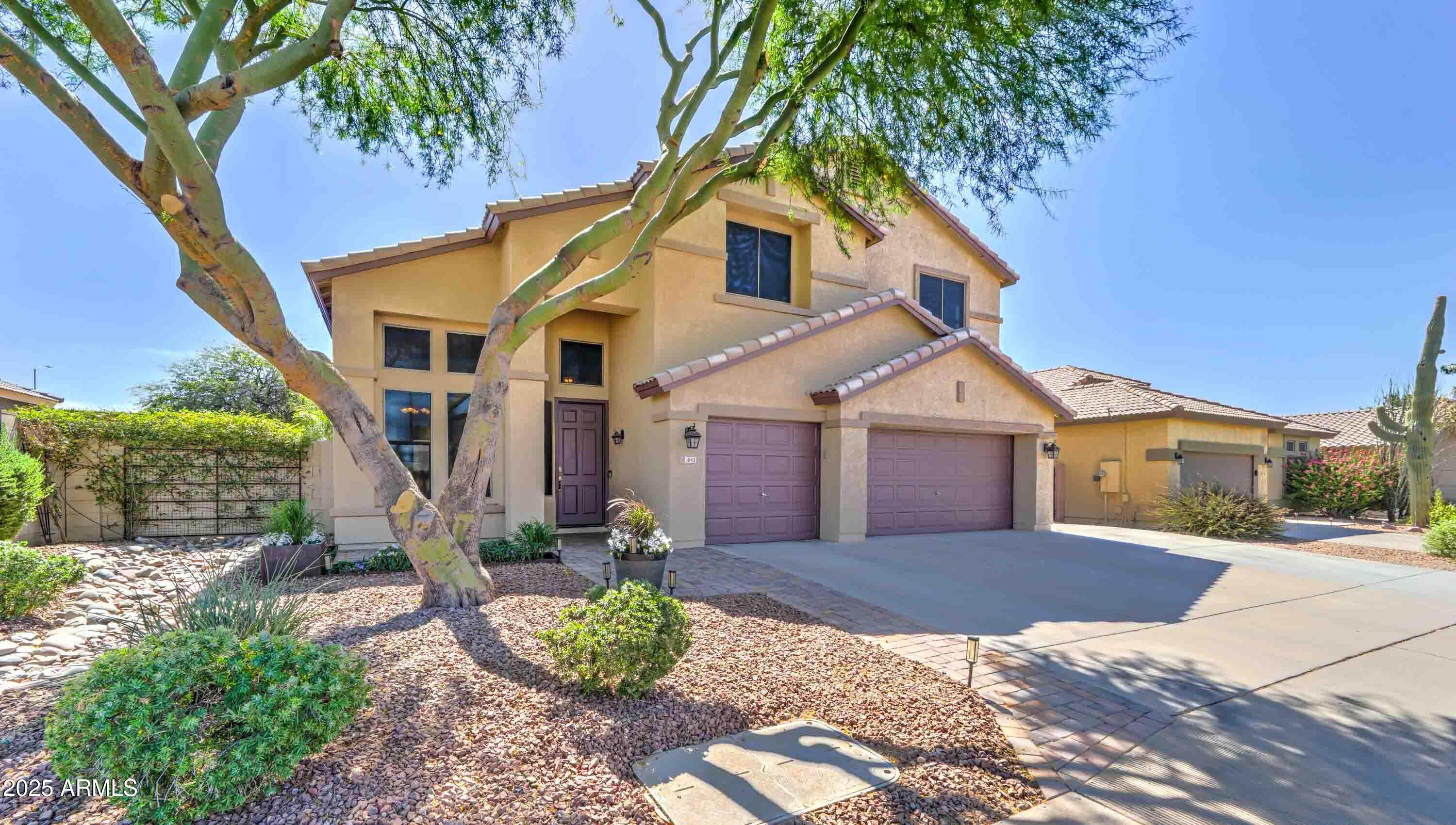 Property Photo: 1043 S Canfield Street AZ 85208