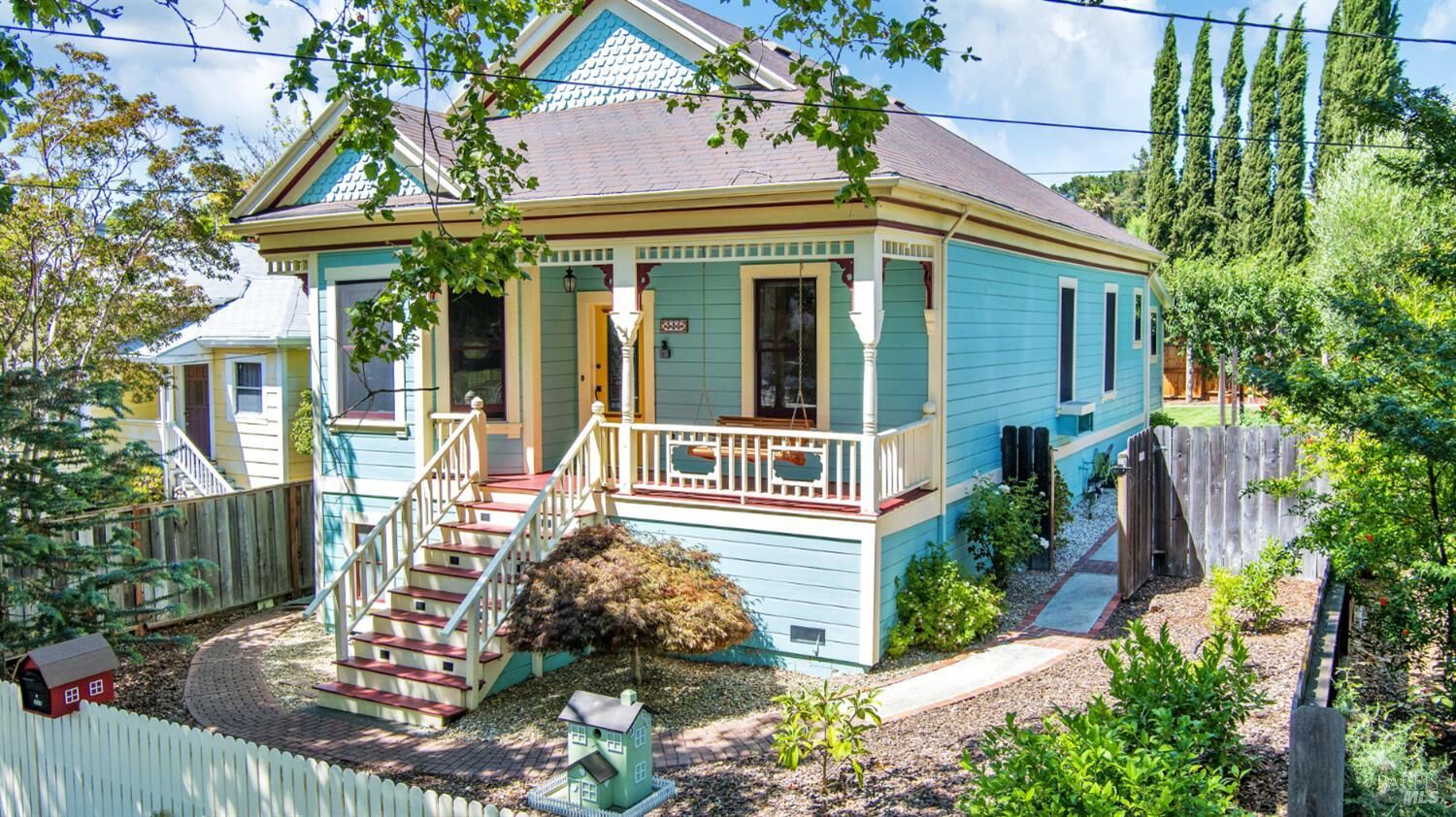 Property Photo: 325 E K Street CA 94510
