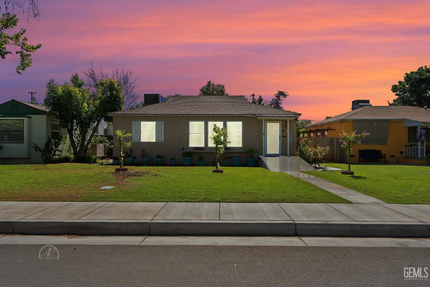 Property Photo: 1654 Olive Street CA 93301