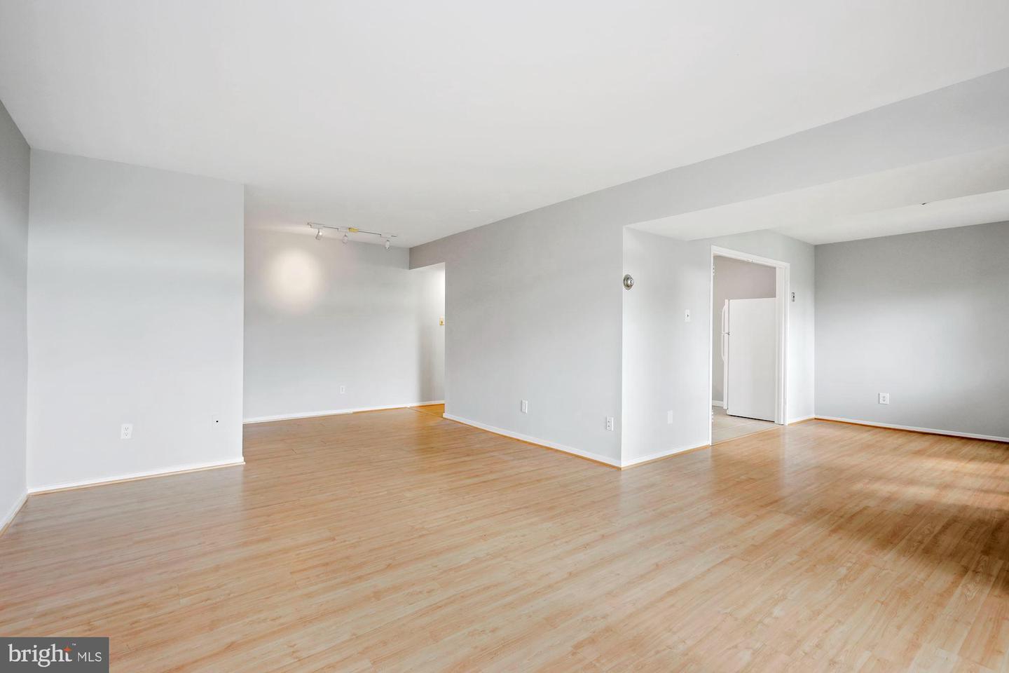 Property Photo:  1645 Parkcrest Circle 7D/200  VA 20190 