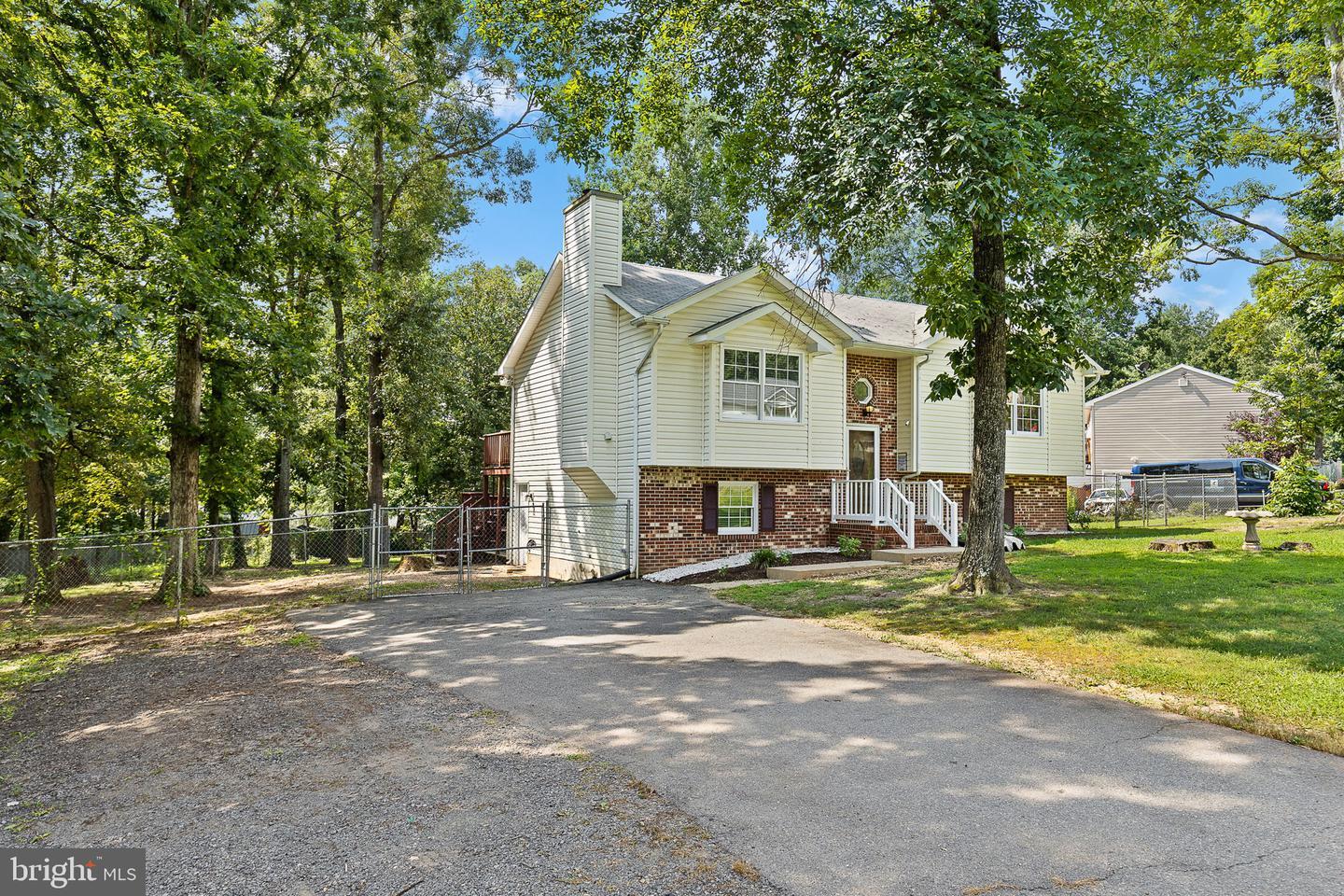 Property Photo:  10417 Forest Hill Court  VA 22408 