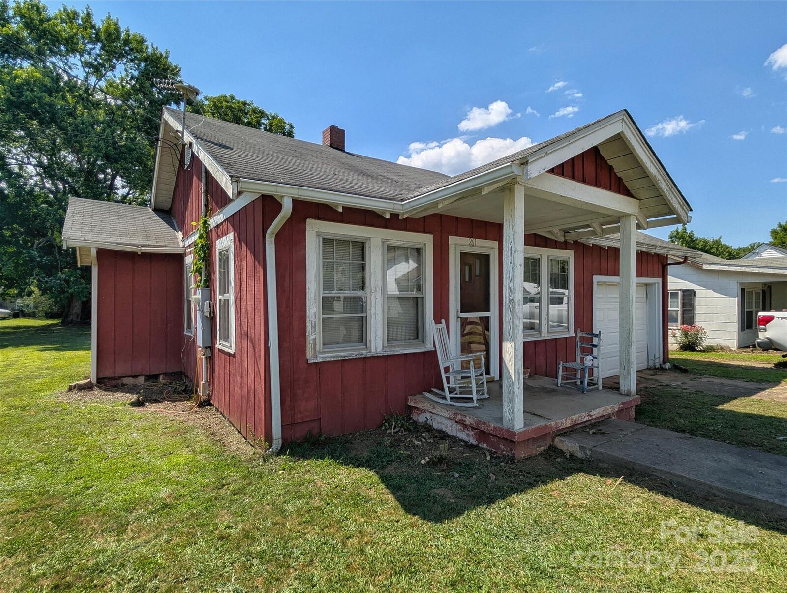 Property Photo: 261 Westwood Circle NC 28786