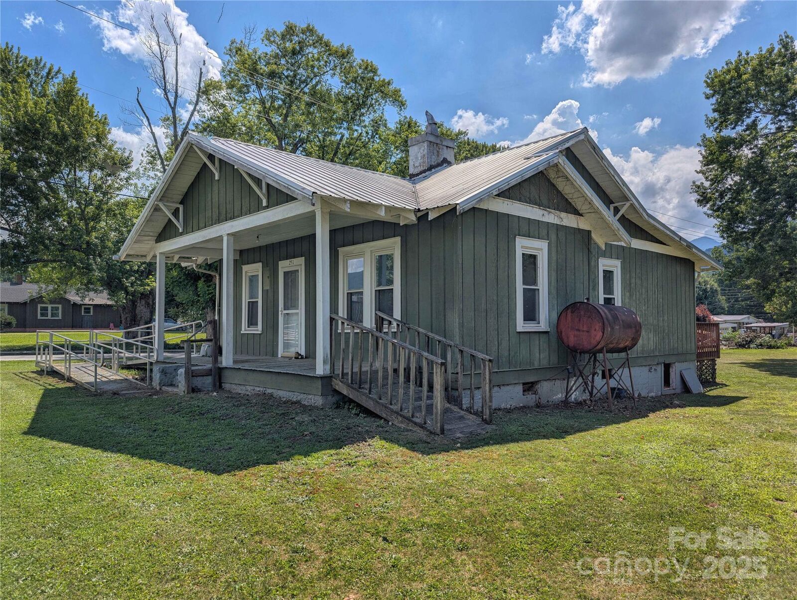 Property Photo: 251 Westwood Circle NC 28786