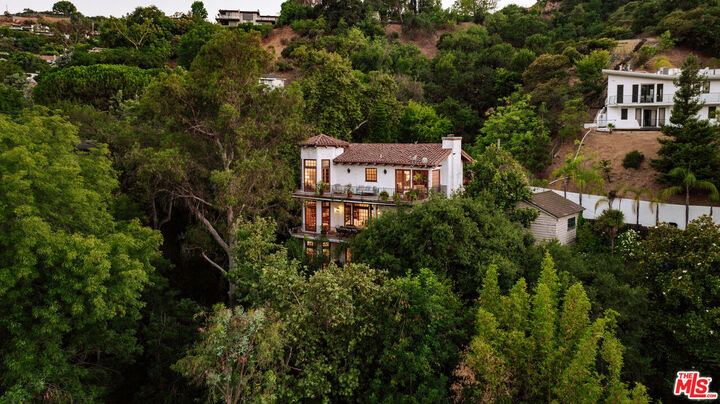 Property Photo:  2942 Passmore Dr  CA 90068 