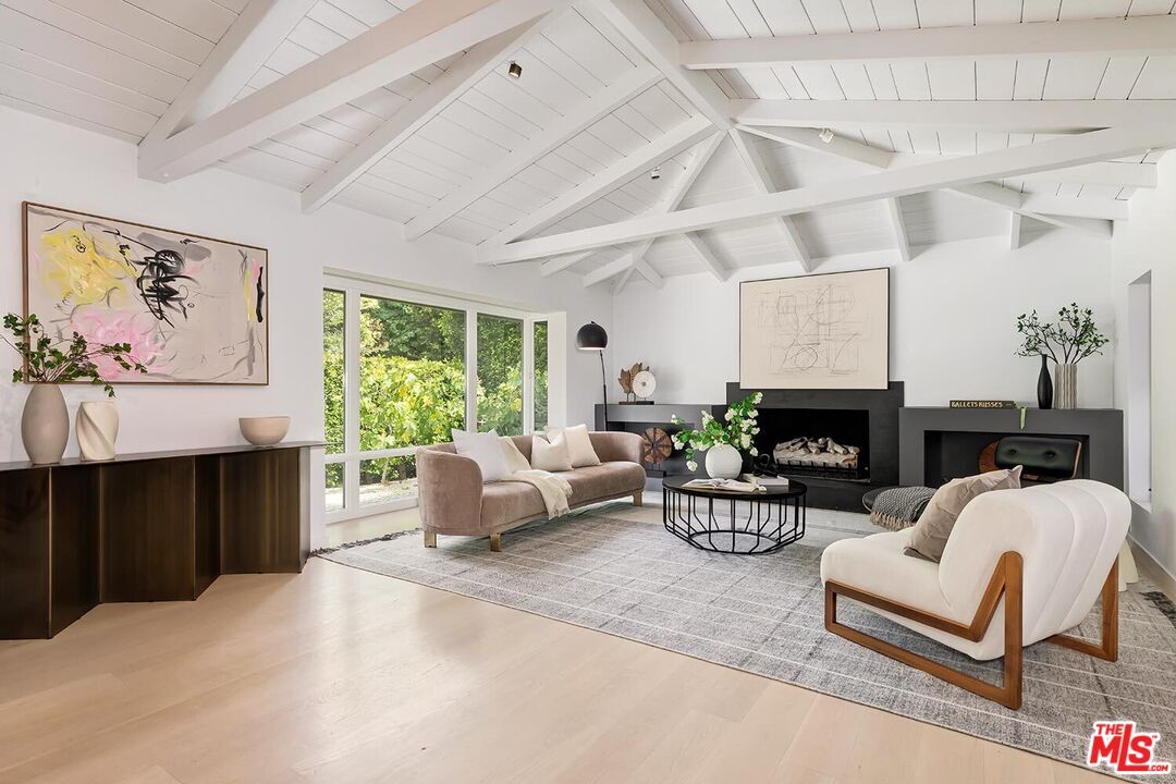 Property Photo:  1847 N Beverly Dr  CA 90210 
