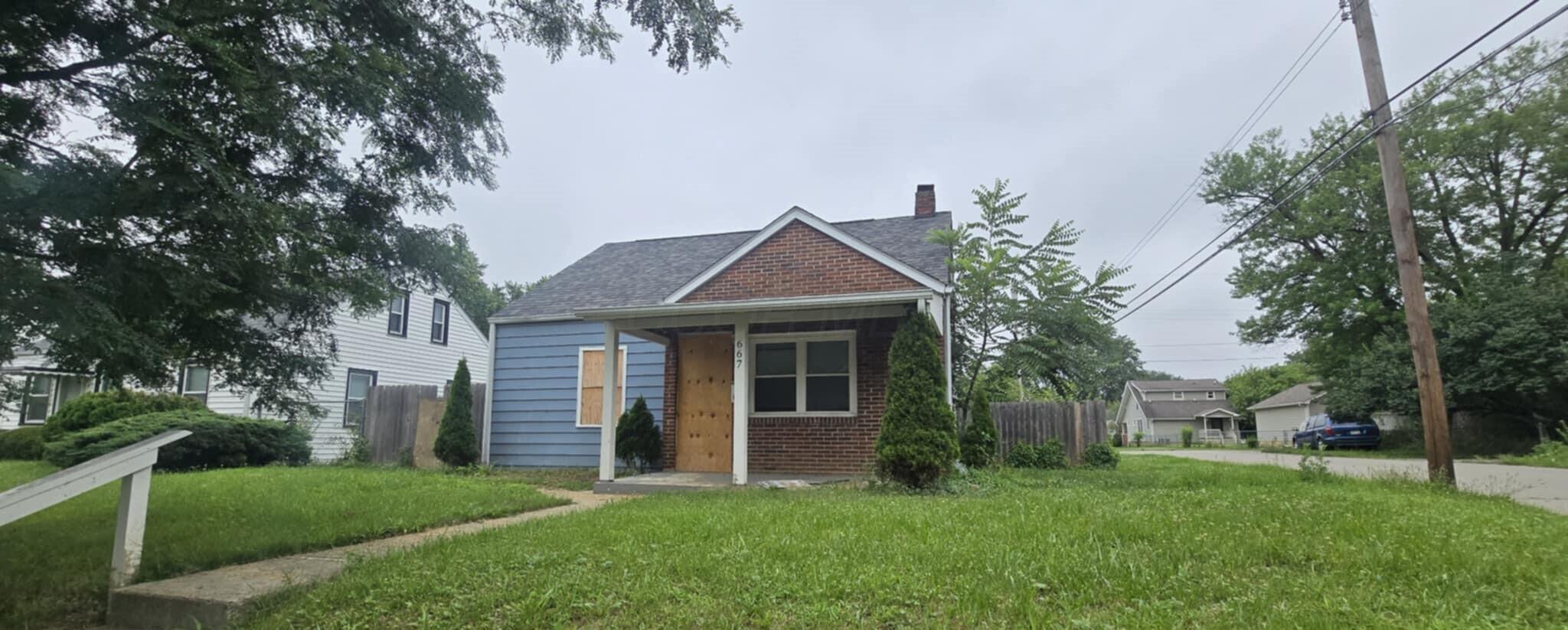 Property Photo: 667 S Oakley Avenue OH 43204
