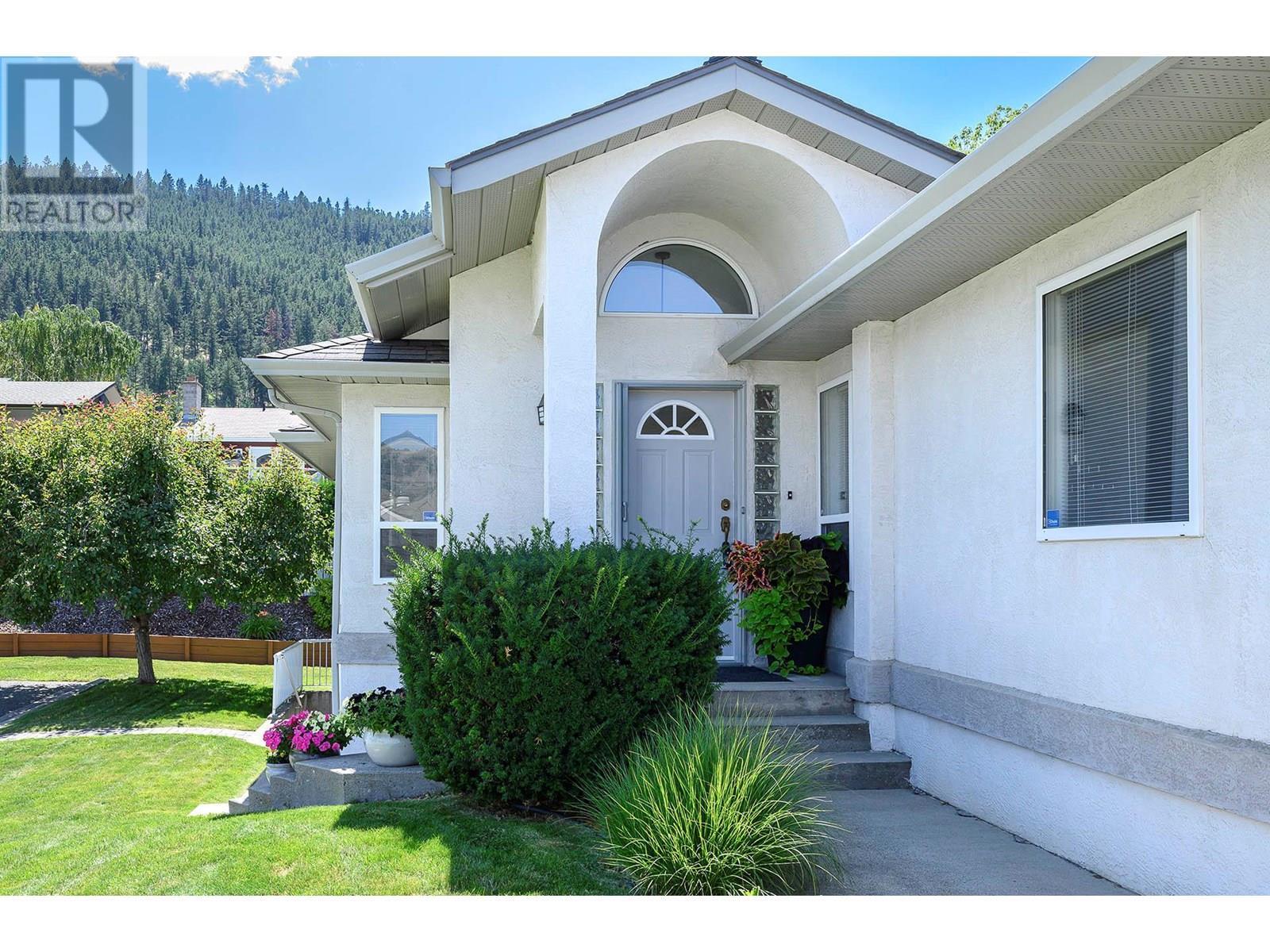 Property Photo:  1350 Finlay Avenue 11  BC V2E 2N3 