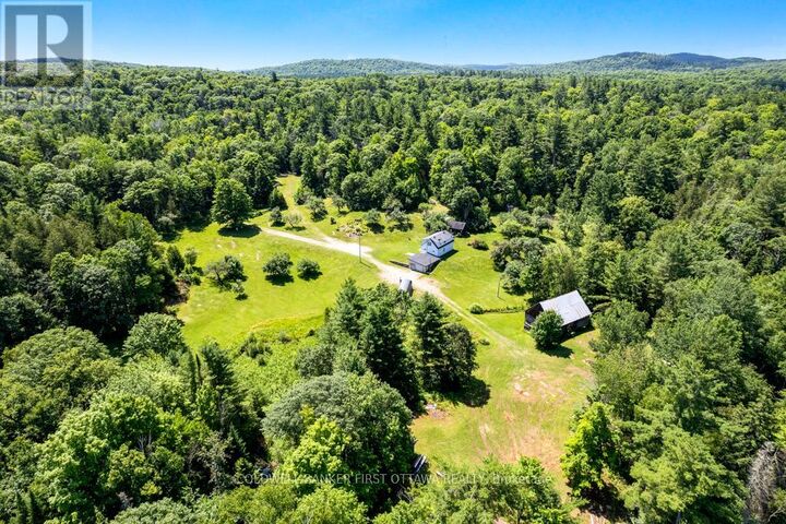 Photo de la propriété: 9252 Highway 511 Road ON K0G 1K0