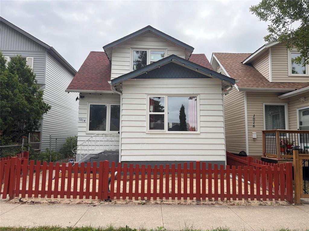 1014 Magnus Avenue  Winnipeg MB R2X 0N2 photo