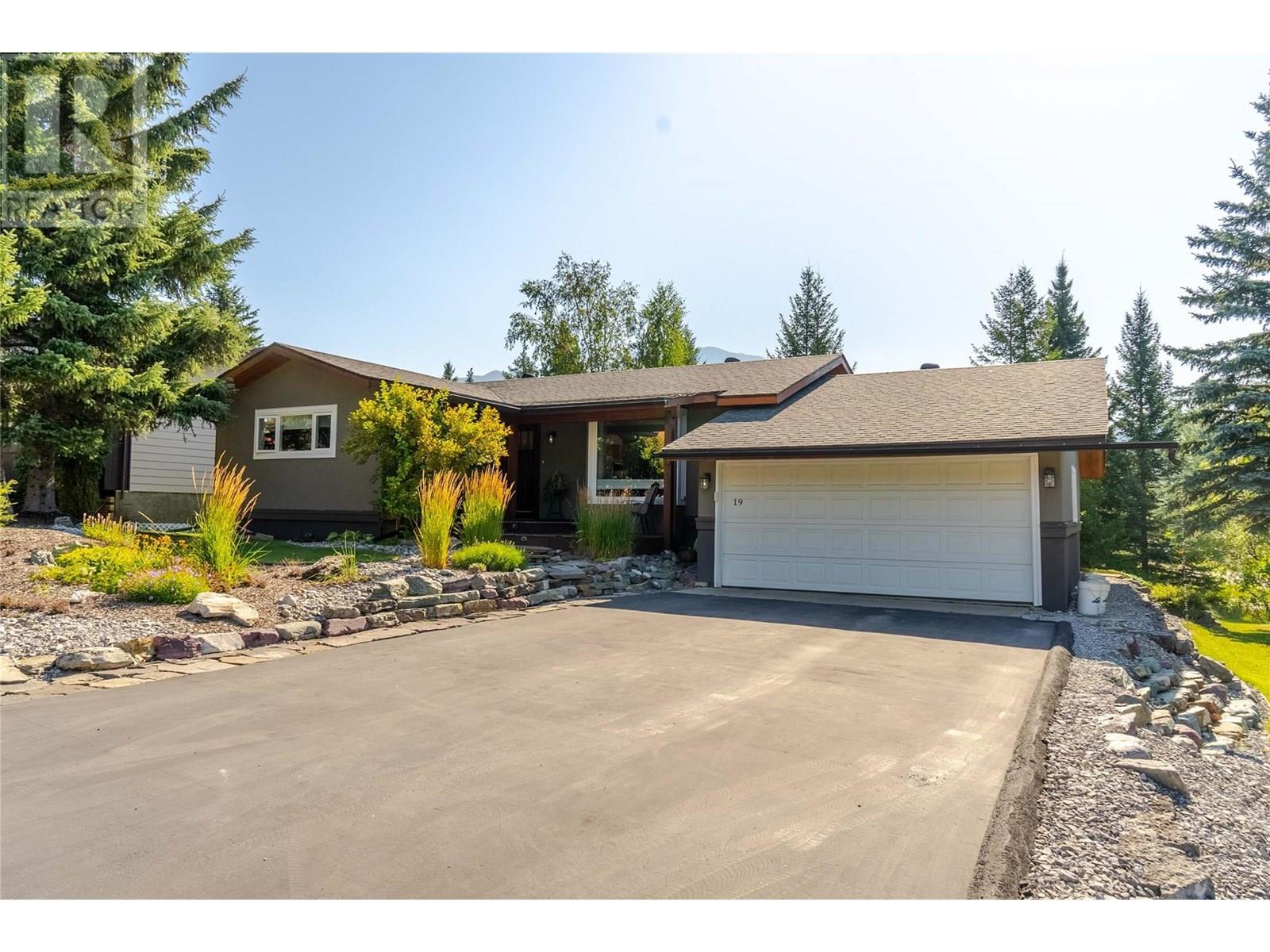 Property Photo: 19 Aspen Crescent BC V0B 1M5