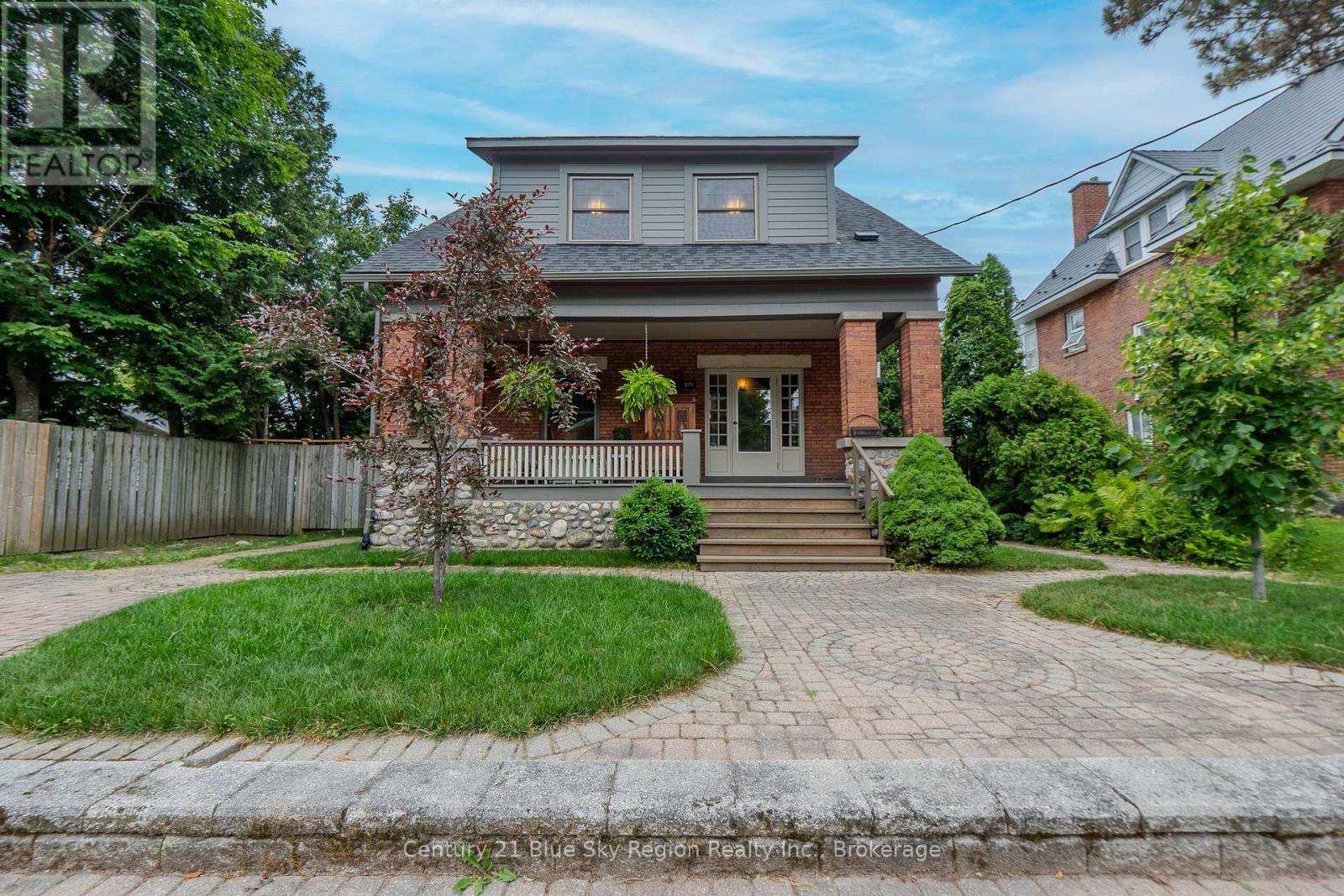 Photo de la propriété: 871 Main Street West ON P1B 2V8