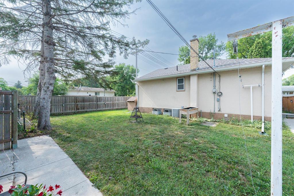 Photo de la propriété:  361 Semple Avenue  MB R2V 1C2 