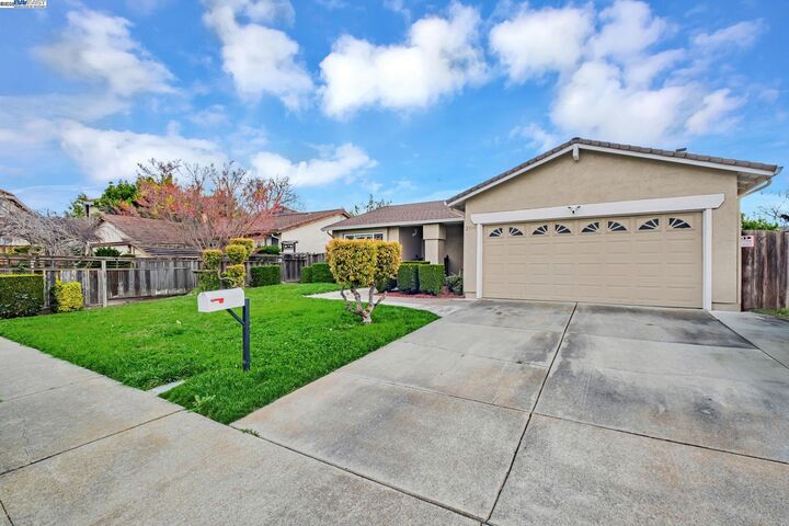 Property Photo: 2716 Killdeer Ct CA 94587