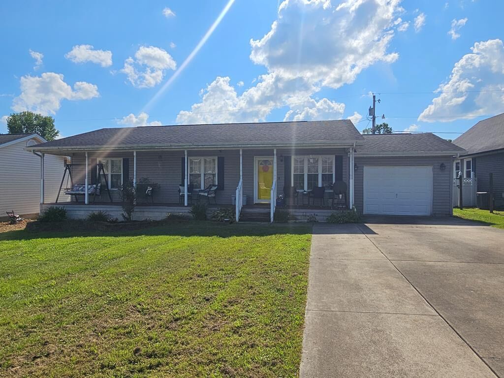 Property Photo:  1007 Jackson St  KY 41230 