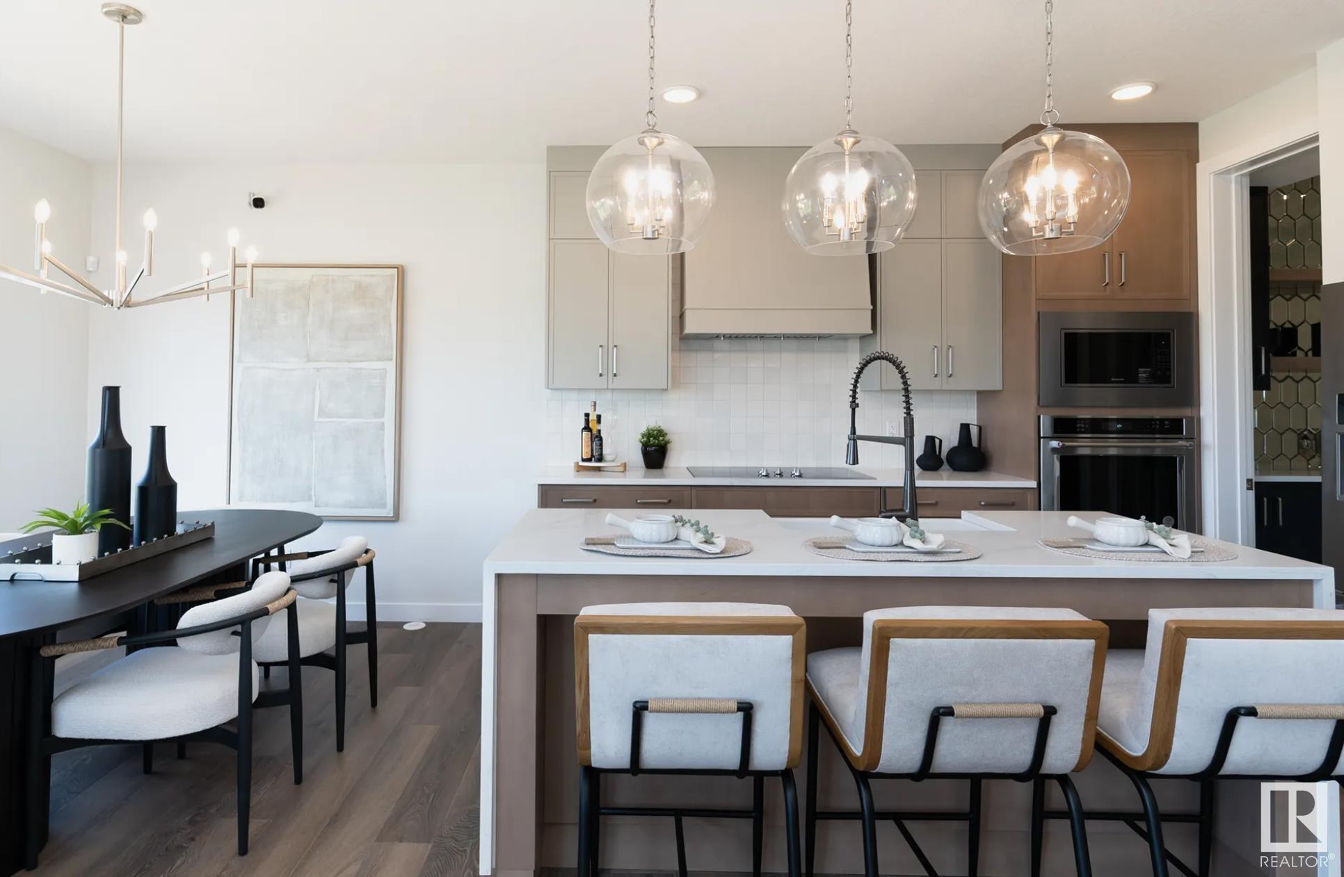 Photo de la propriété:  3316 Roy Brown Way NW  AB T5E 6Z9 