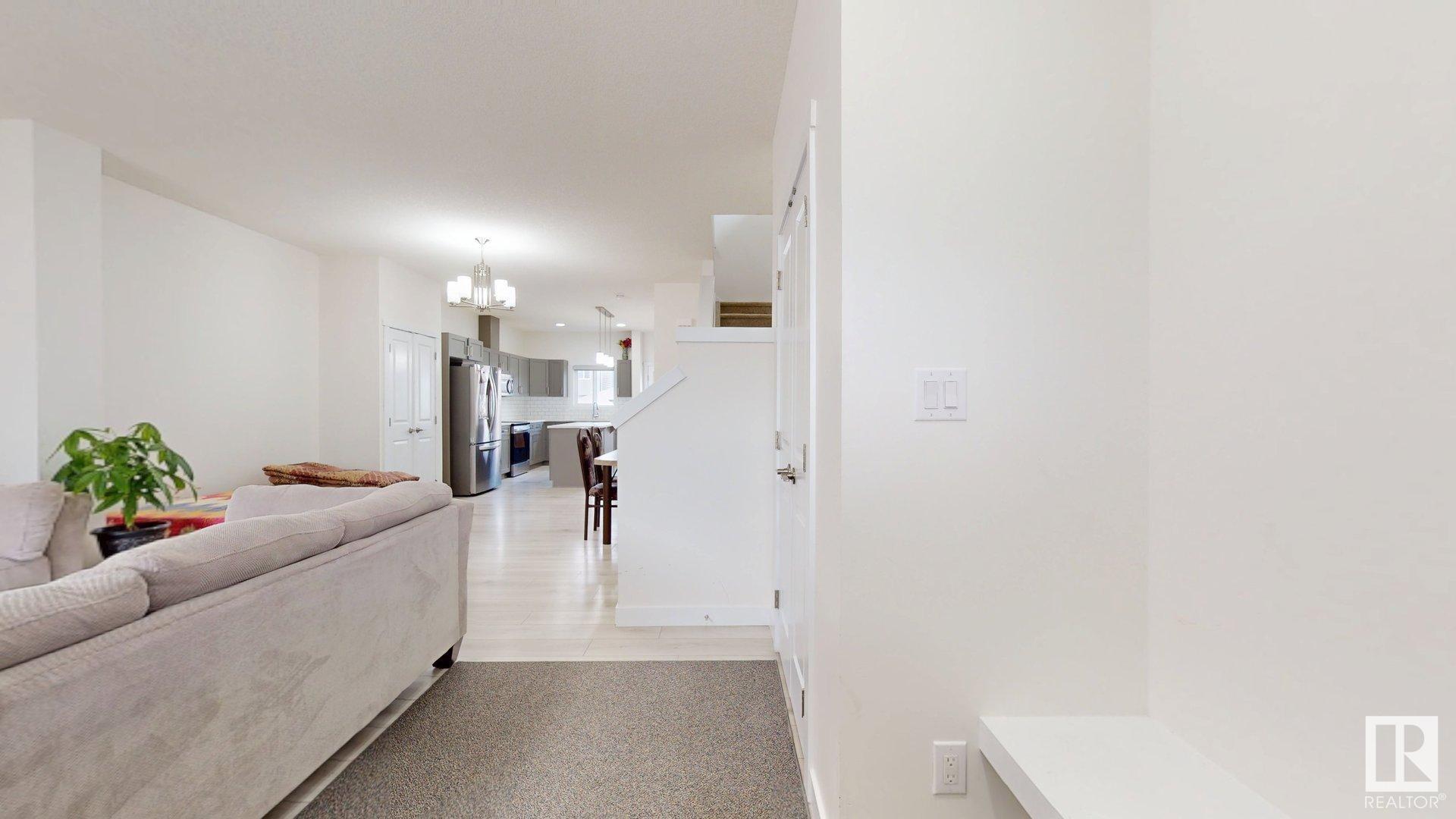 Photo de la propriété: 3230 4 Street NW AB T6T 2S9