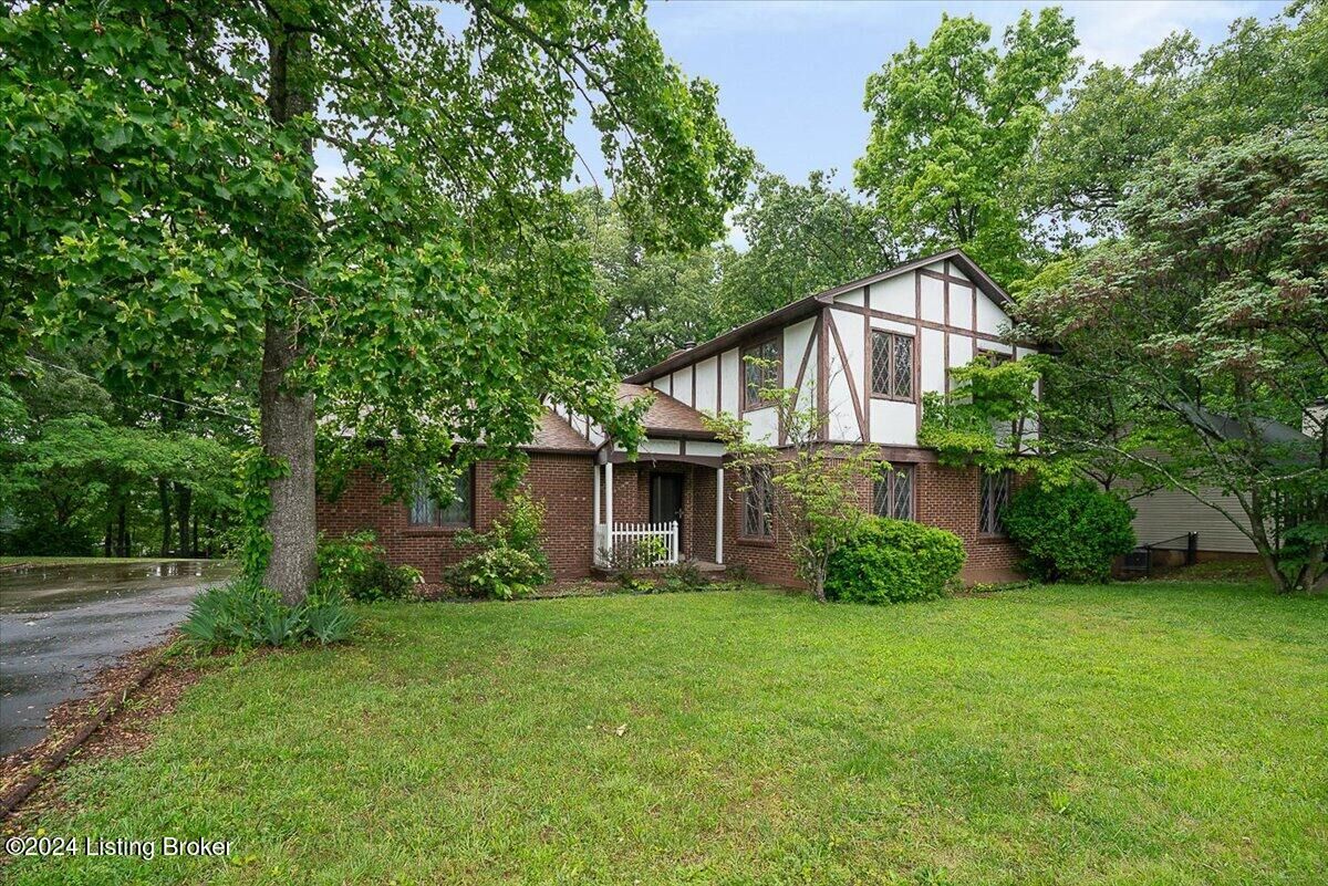 Property Photo: 1011 Hillcrest Dr KY 40160
