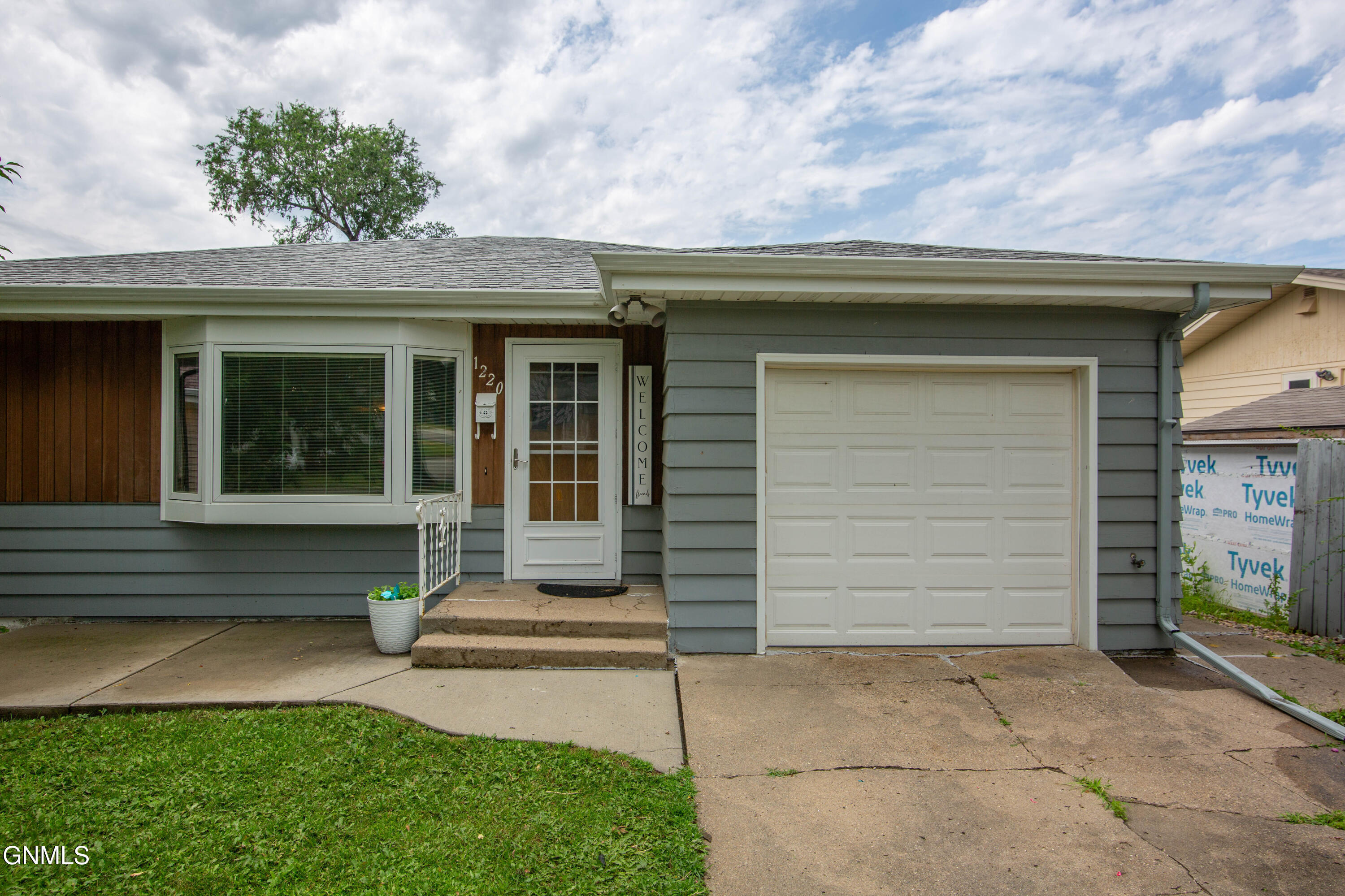 Property Photo:  1220 17th Street  ND 58501 