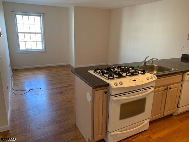 Property Photo:  525 Central Ave, Apt 202  NJ 07090 