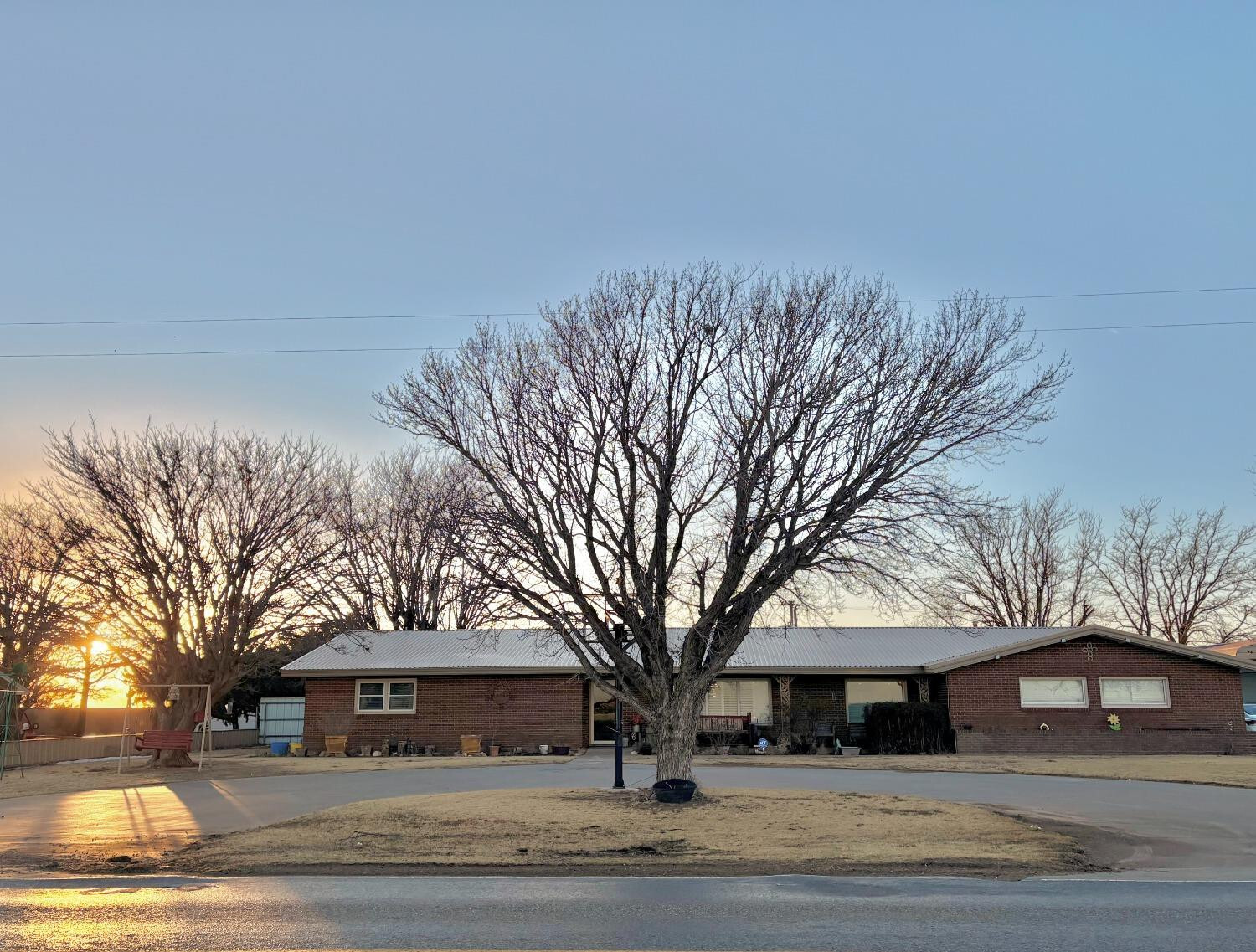 Property Photo: 819 N Amherst Road TX 79031