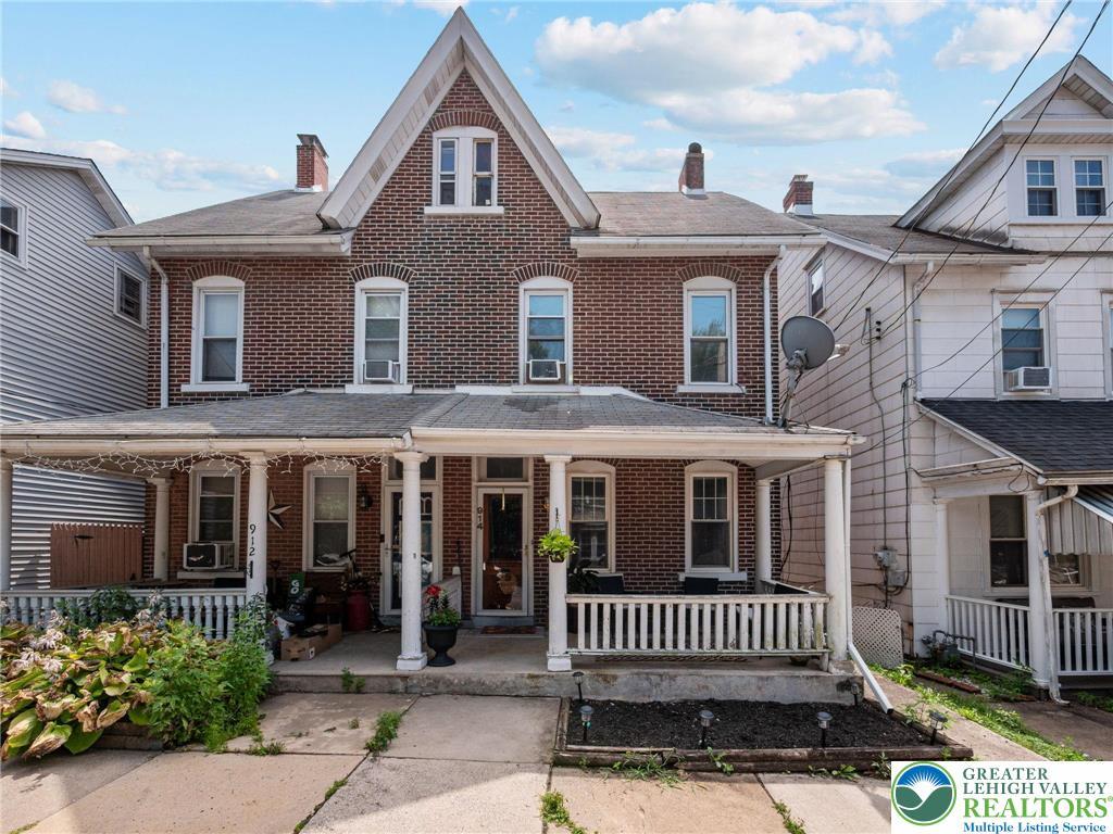Property Photo:  914 Seneca Street  PA 18015 