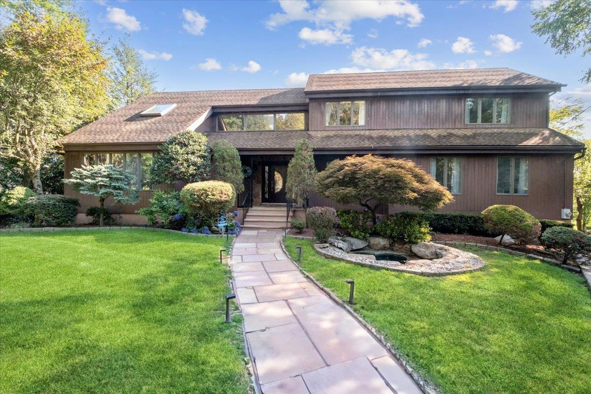 Property Photo: 6 Kaateskill Place NY 10583