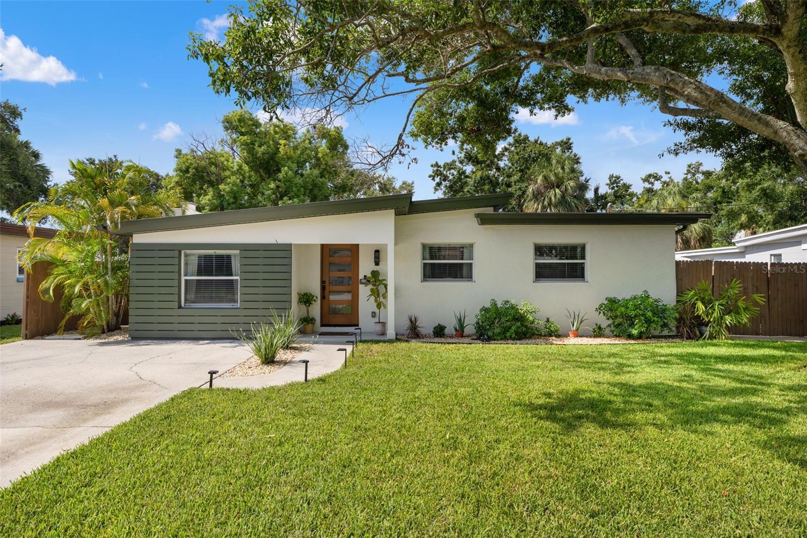 Property Photo:  3518 W Paul Avenue  FL 33611 