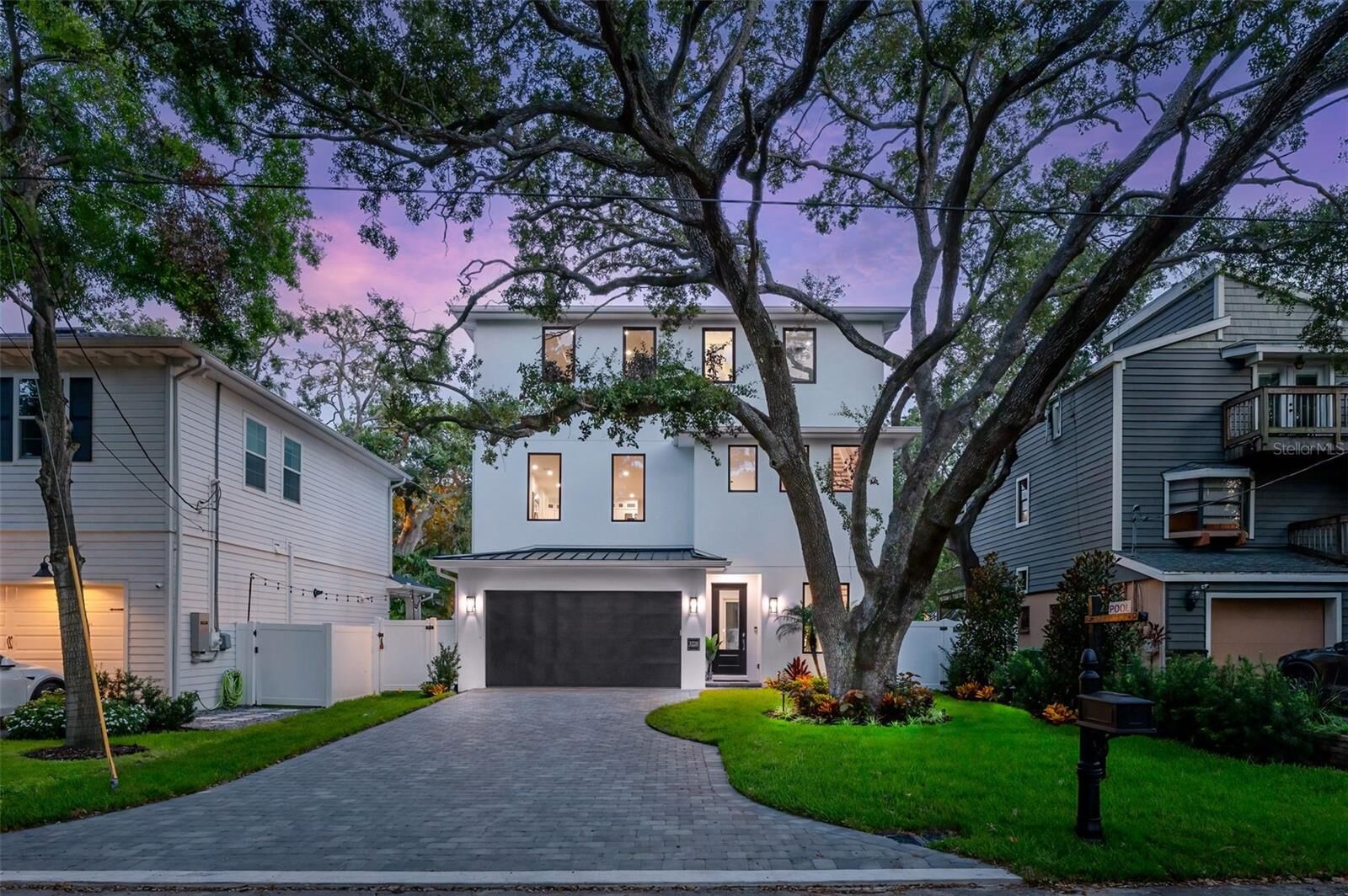 Property Photo:  3228 W Oakellar Avenue  FL 33611 
