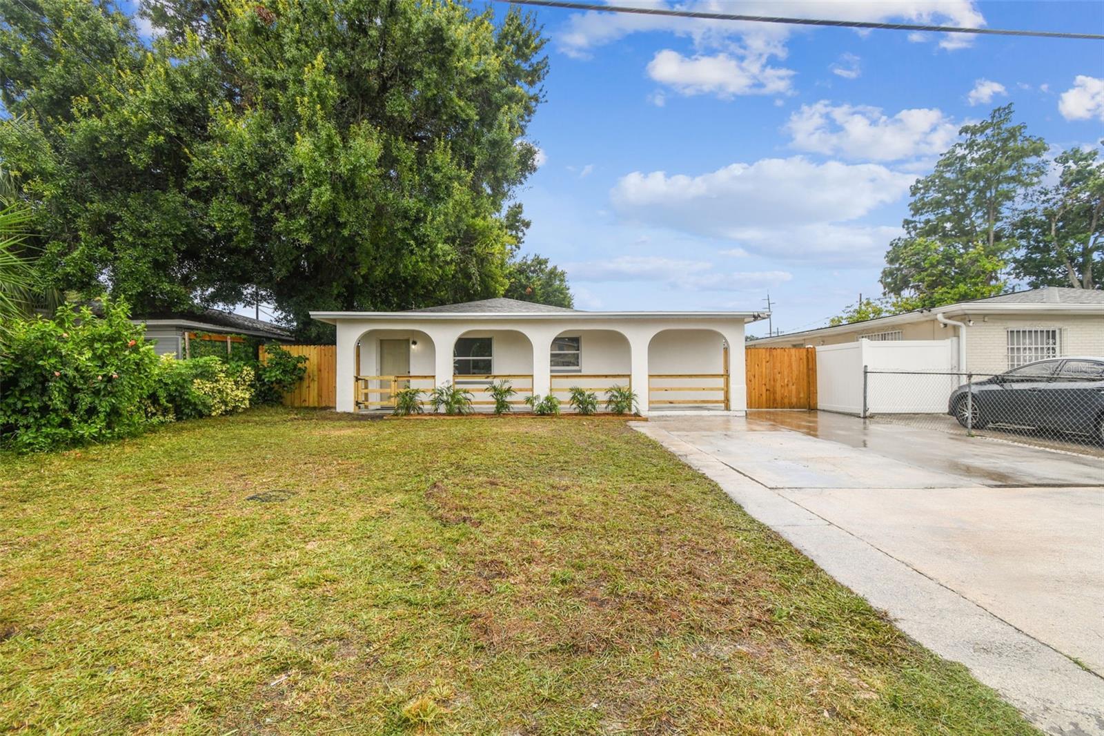 Property Photo:  3320 W Kathleen Street  FL 33607 