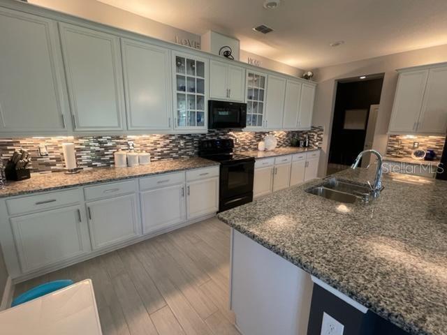 Property Photo: 14005 Peach Orchard Way FL 34787