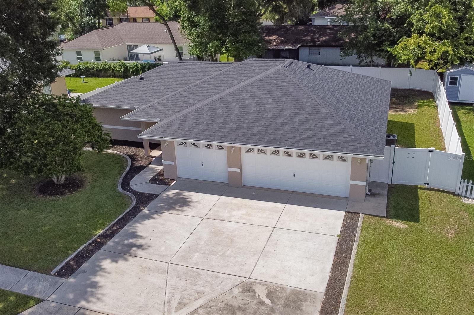 Property Photo: 810 Ridge Avenue FL 34785