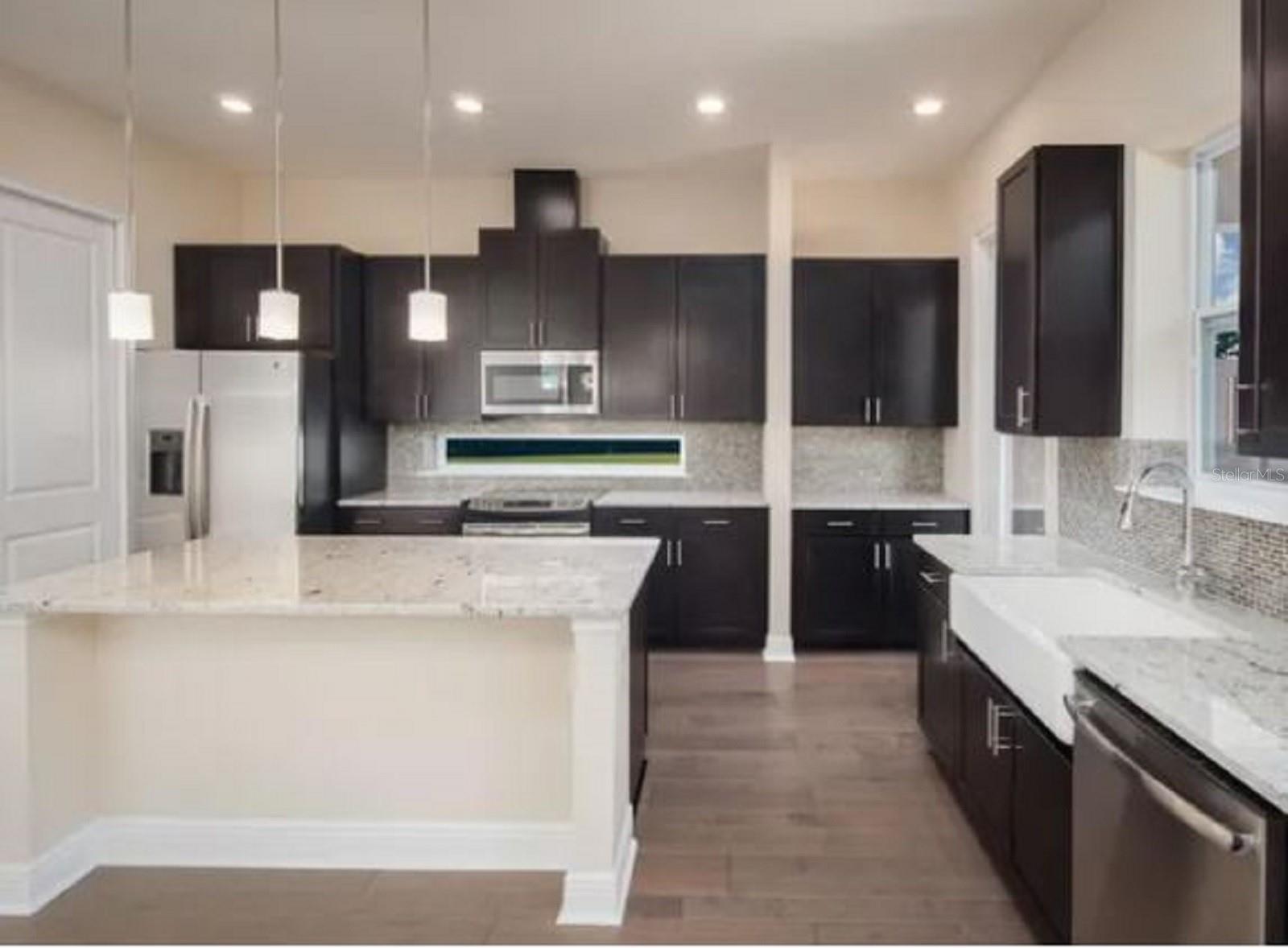 Property Photo: 9853 Peebles Street FL 32827