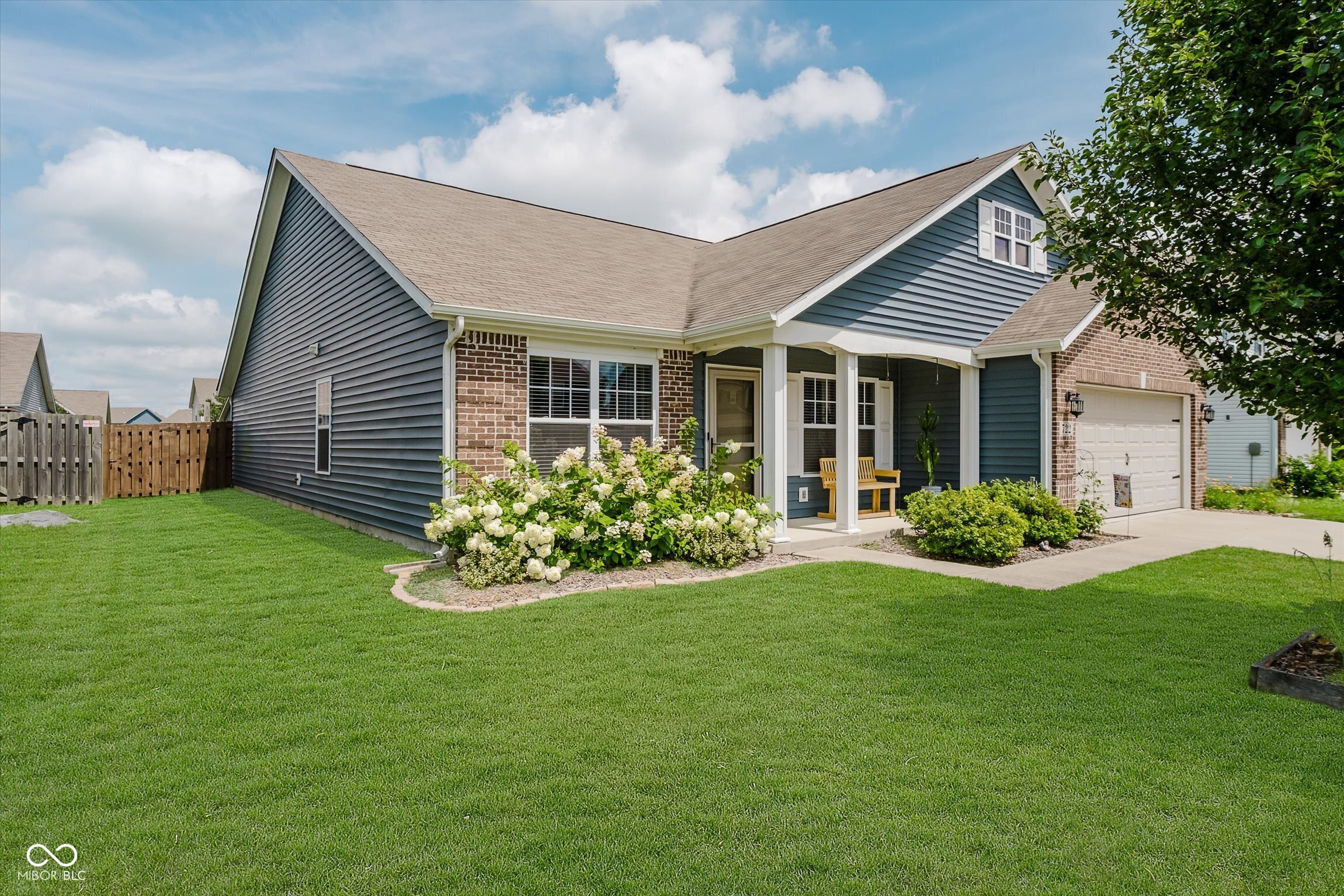 Property Photo: 722 Jefferson Park Drive IN 46167
