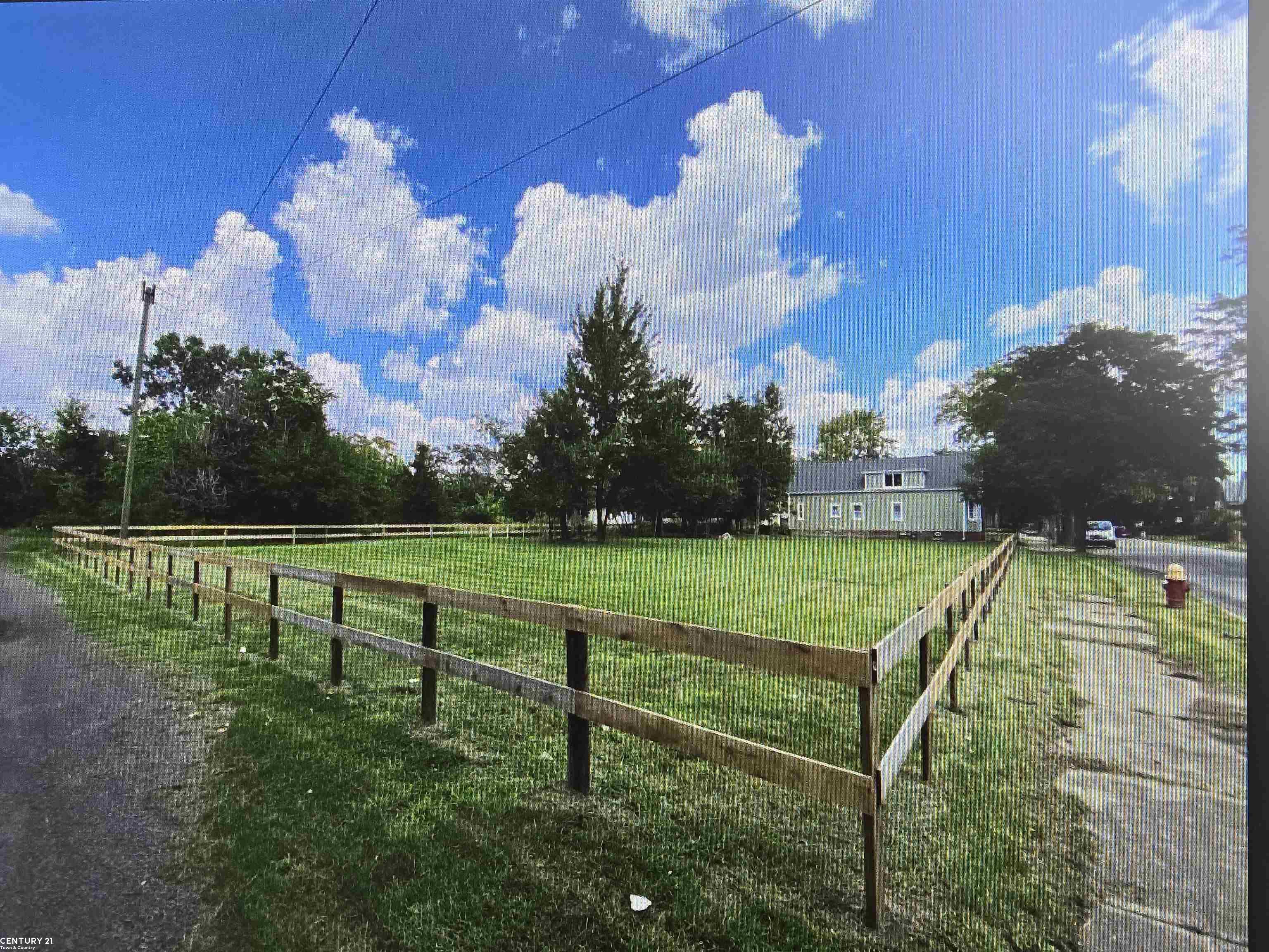 Property Photo: 3619 E Ferry Street MI 48211