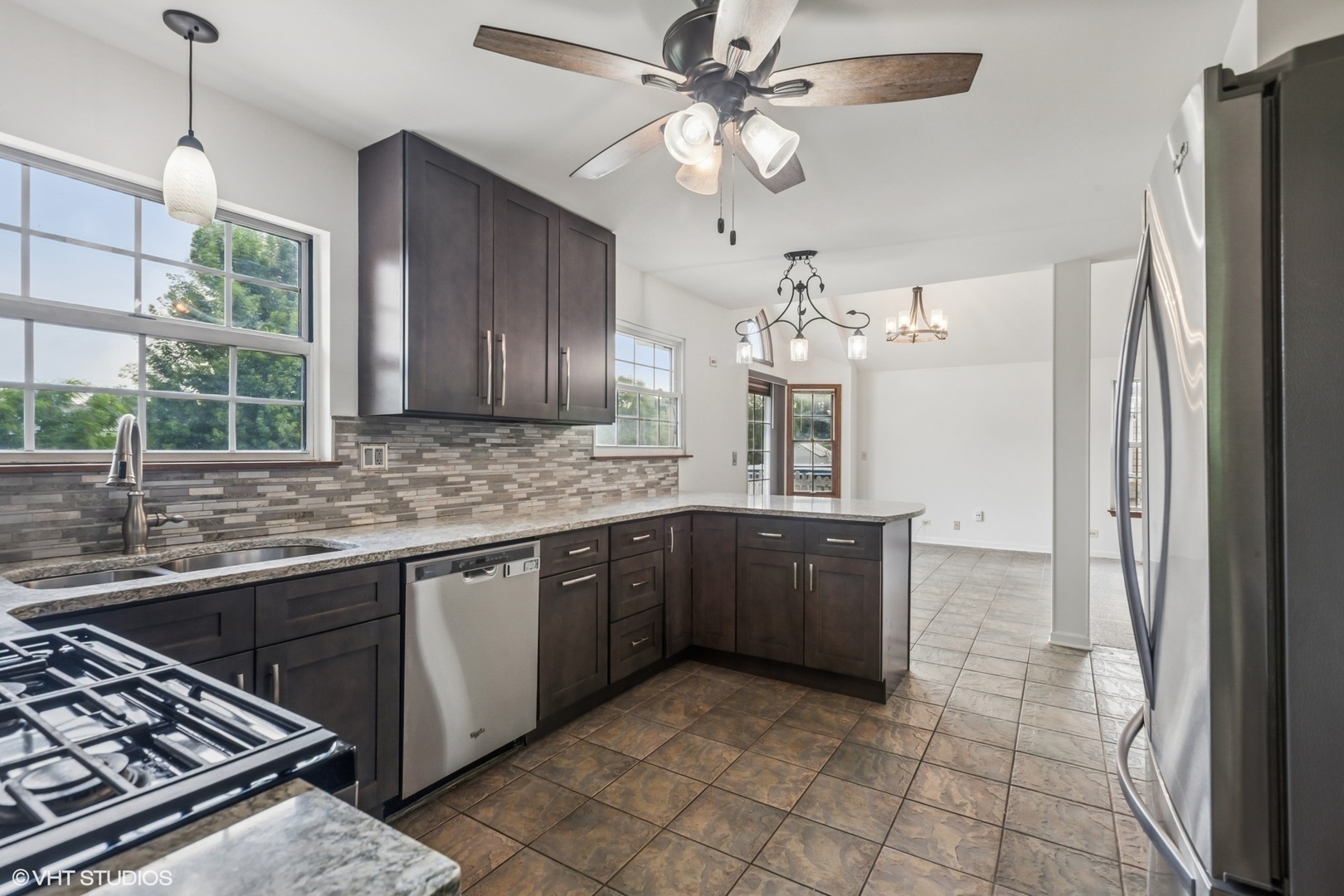 Property Photo:  1345 Rose Avenue  IL 60188 