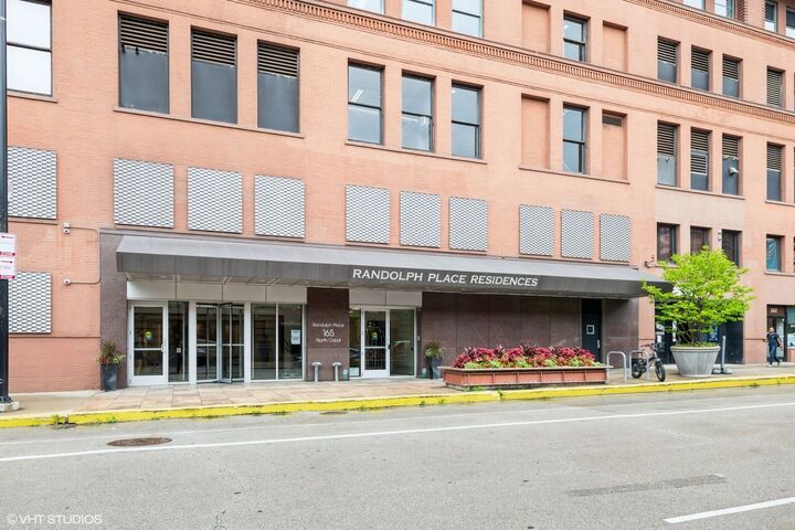 Property Photo:  165 N Canal Street 719  IL 60606 