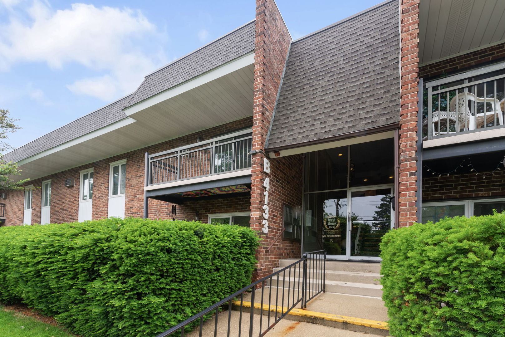 Property Photo: 4133 Saratoga Avenue B-220 IL 60515