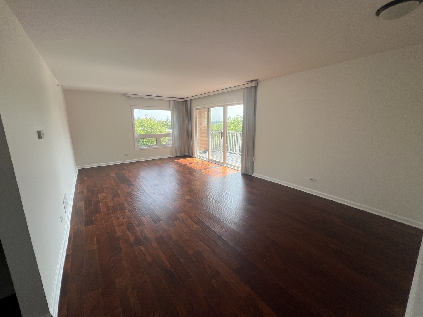 Property Photo:  1635 N Milwaukee Avenue 403  IL 60048 
