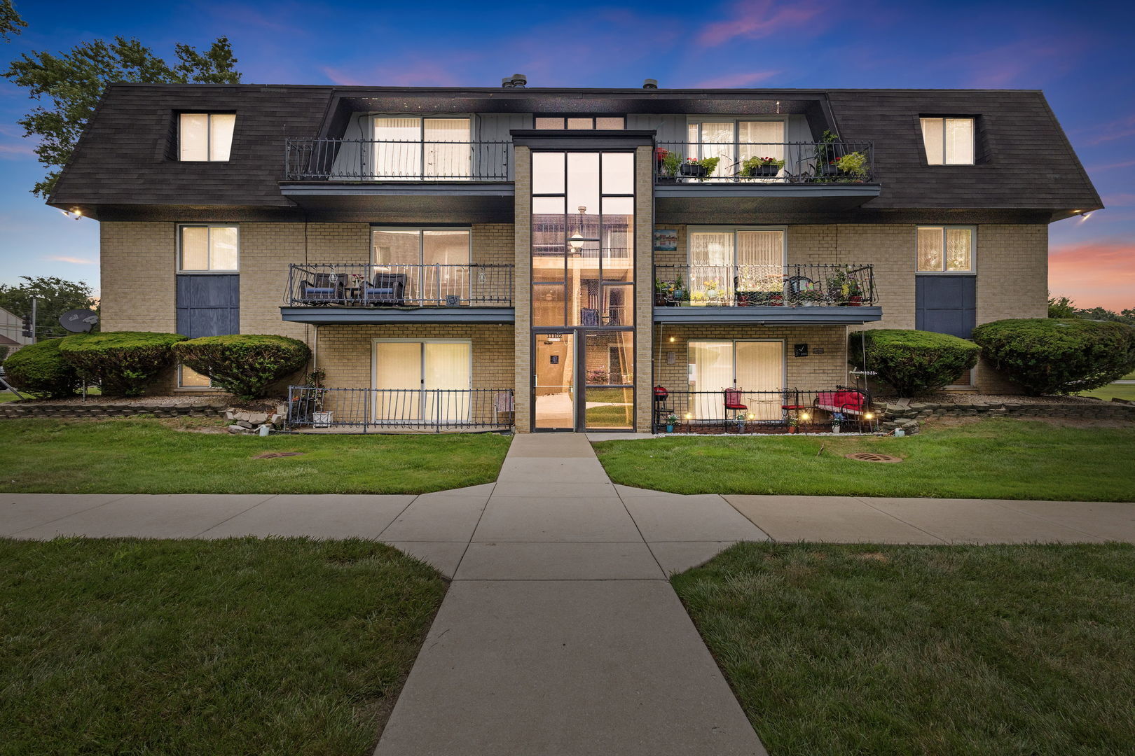 Property Photo: 11102 S 84th Avenue 3B IL 60465