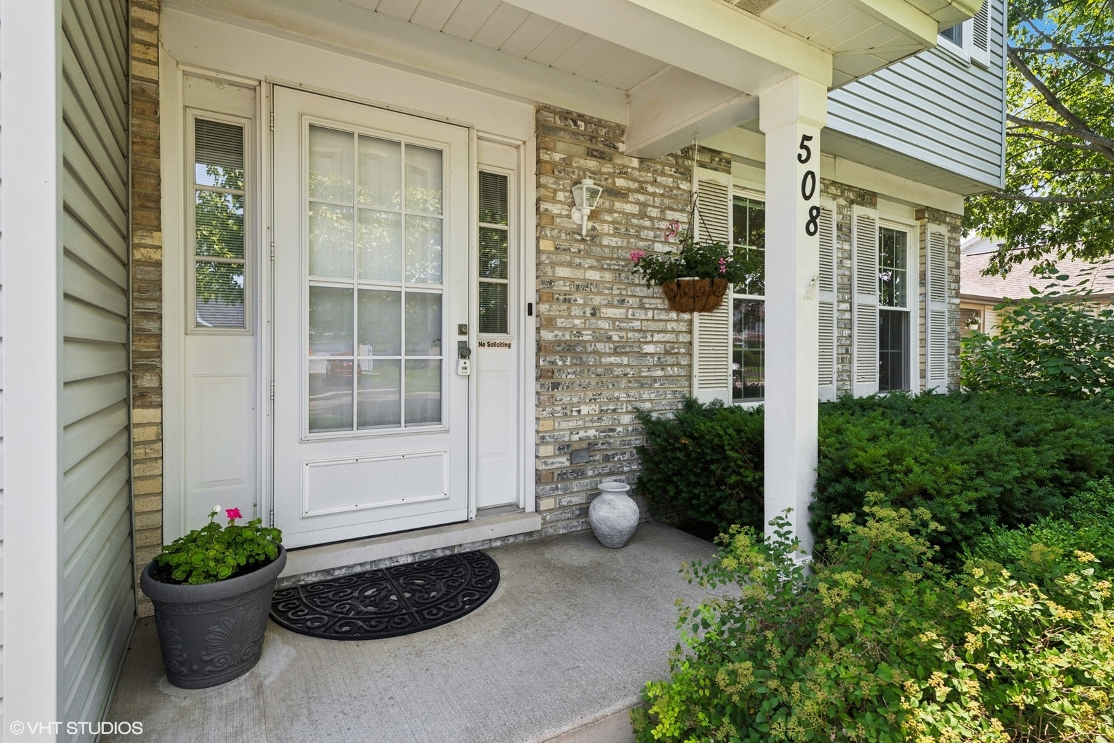 Property Photo: 508 Indian Ridge Trail IL 60084