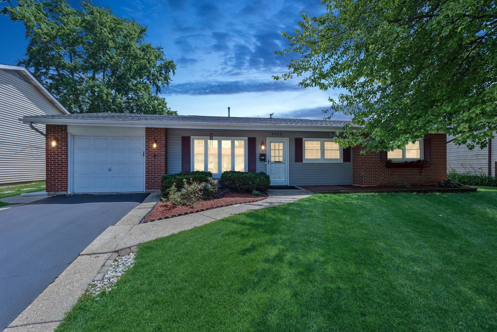 Property Photo:  7325 Northway Drive  IL 60133 