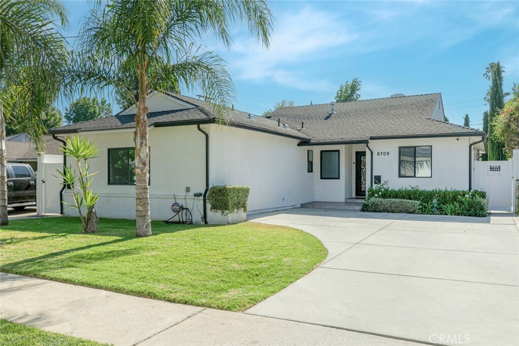 Property Photo: 6709 Mammoth Avenue CA 91405