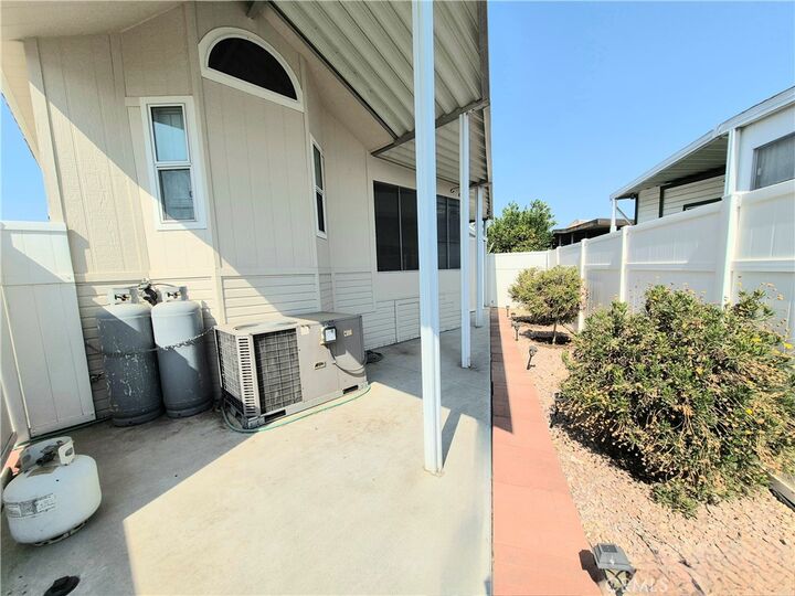 Property Photo:  1295 S Cawston Avenue 90  CA 92545 