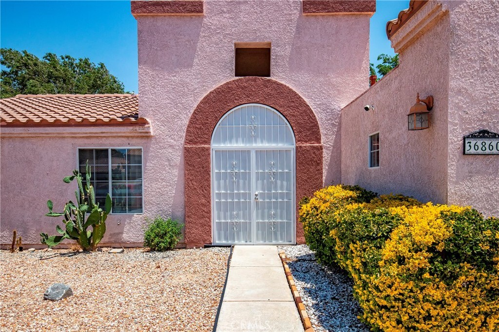 Property Photo: 36860 Summerholly Circle CA 93550