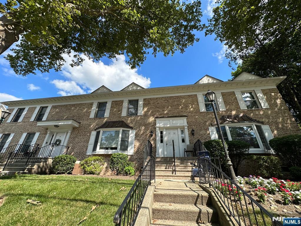 Property Photo:  27 S Maple Avenue B  NJ 07656 
