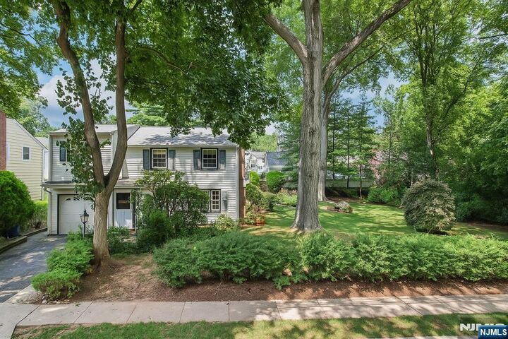 101 Dora Avenue  Waldwick NJ 07463 photo