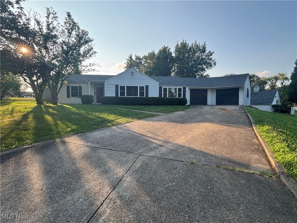 Property Photo: 2655 E Ridgewood Circle OH 43701